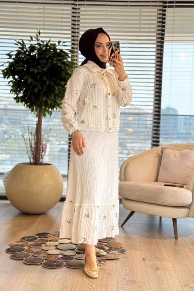 02-2922 Gofre Üstü Çiçek Nakışlı Takım Ekru