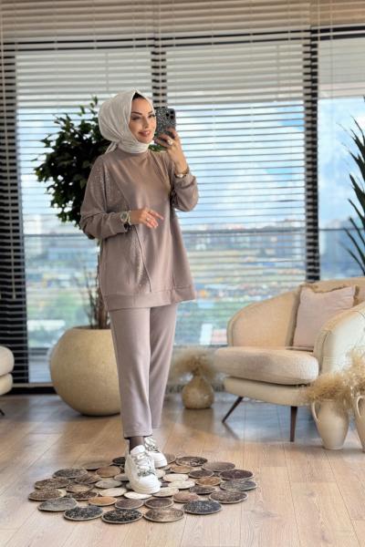 10568 Yanları Taş Baskılı Takım Vizon