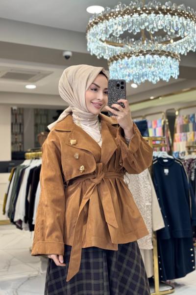 32405 Metal Düğme Aksesuarlı Kısa Trenç Camel