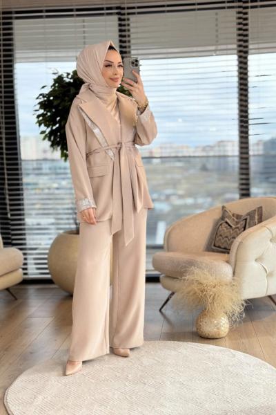 8501 Yaka Kenarı Ve Manşeti Taş Baskılı Takım Bej